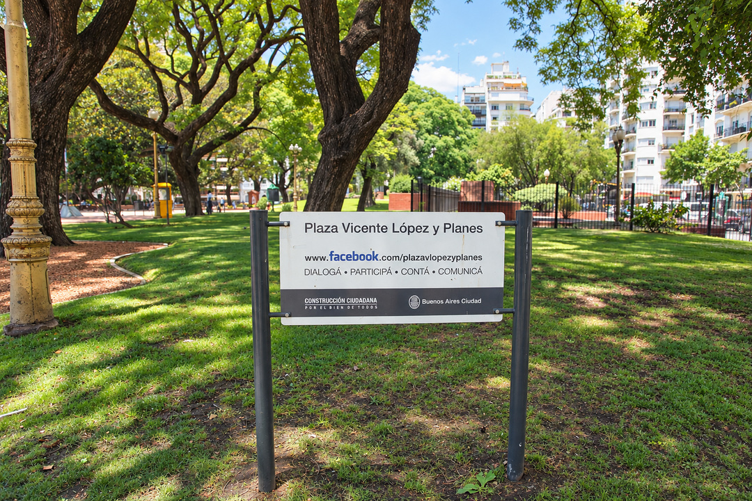 Plaza Vicente López y Planes