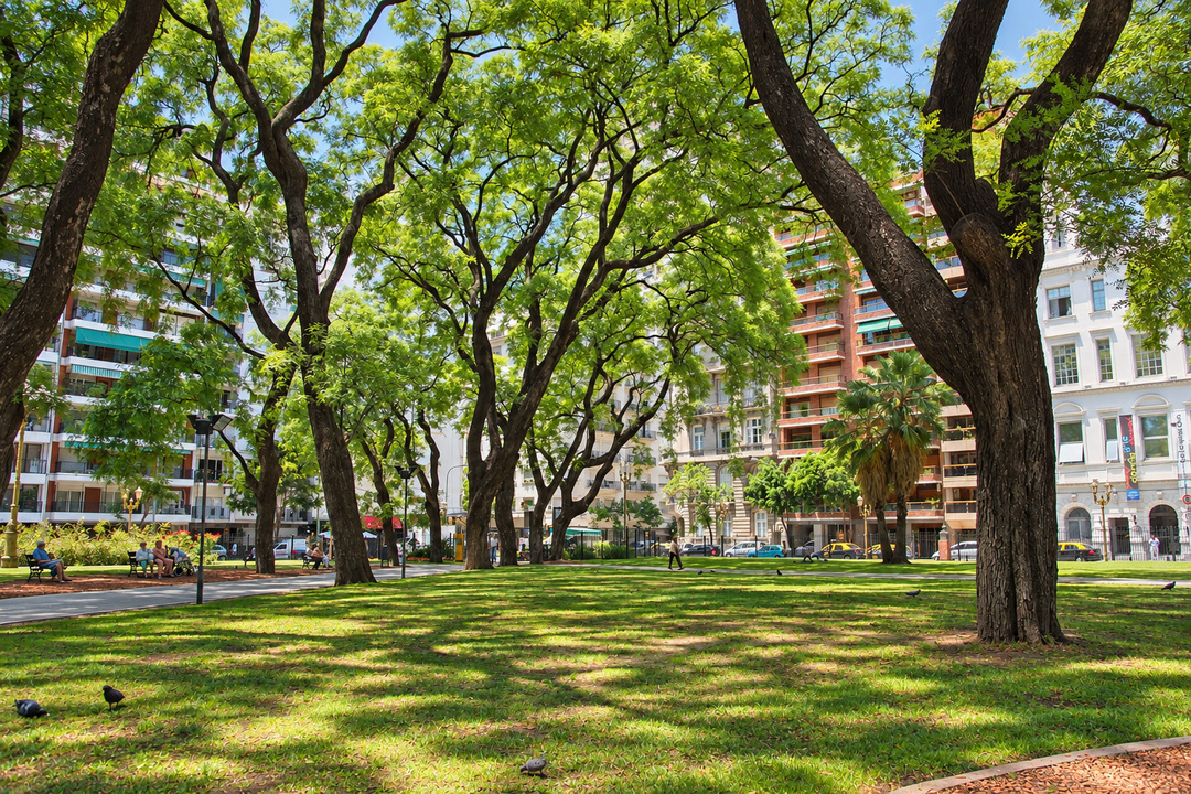 Plaza Vicente López y Planes